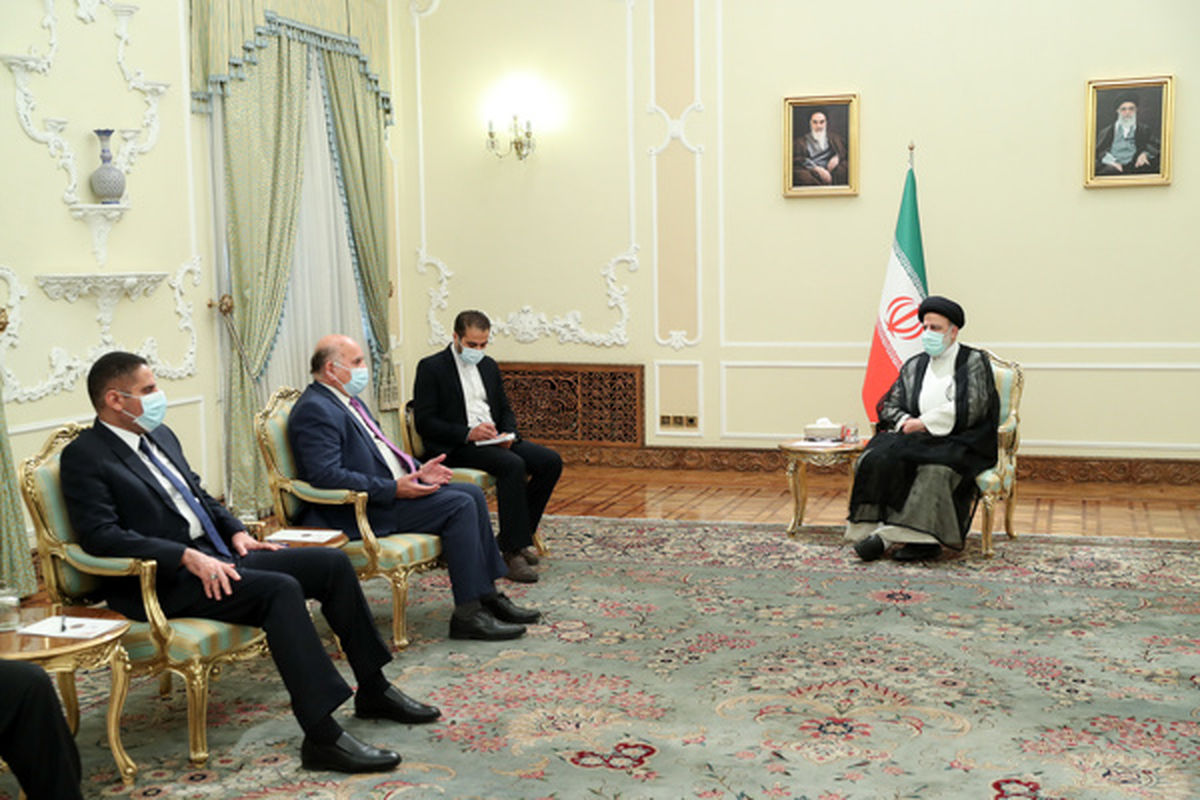 Ayatollah Ra'isi during the meeting with the Iraqi Foreign Minister